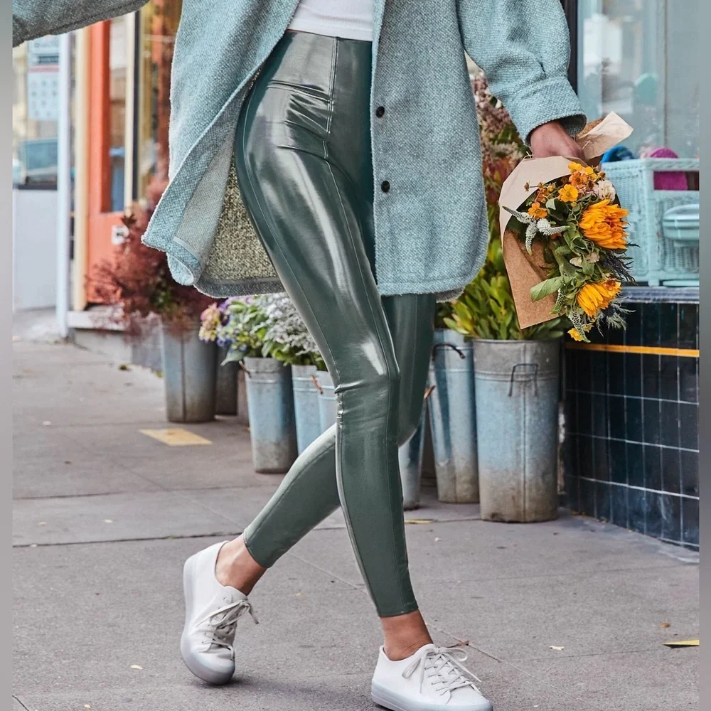 Spanx Faux Patent Leather Leggings in Green Sz. Small - Picture 2 of 9